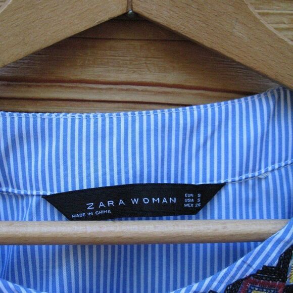 NWOT Blue White Embroidered Top - Picture 10 of 10